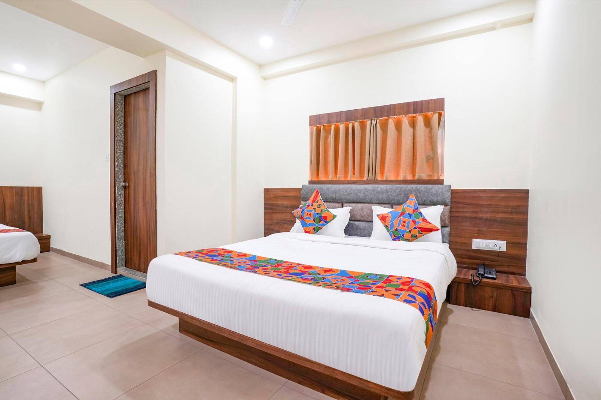 Fabhotel Hill Park I Vadodara Exteriör bild