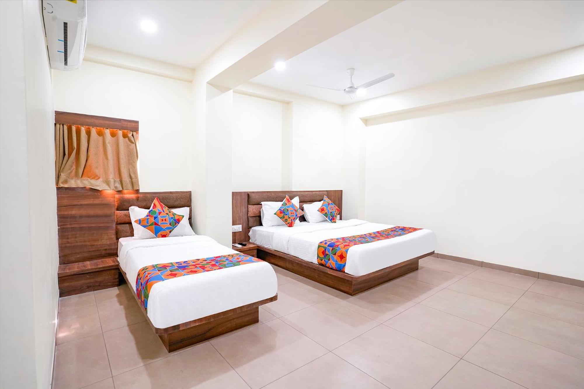 Fabhotel Hill Park I Vadodara Exteriör bild