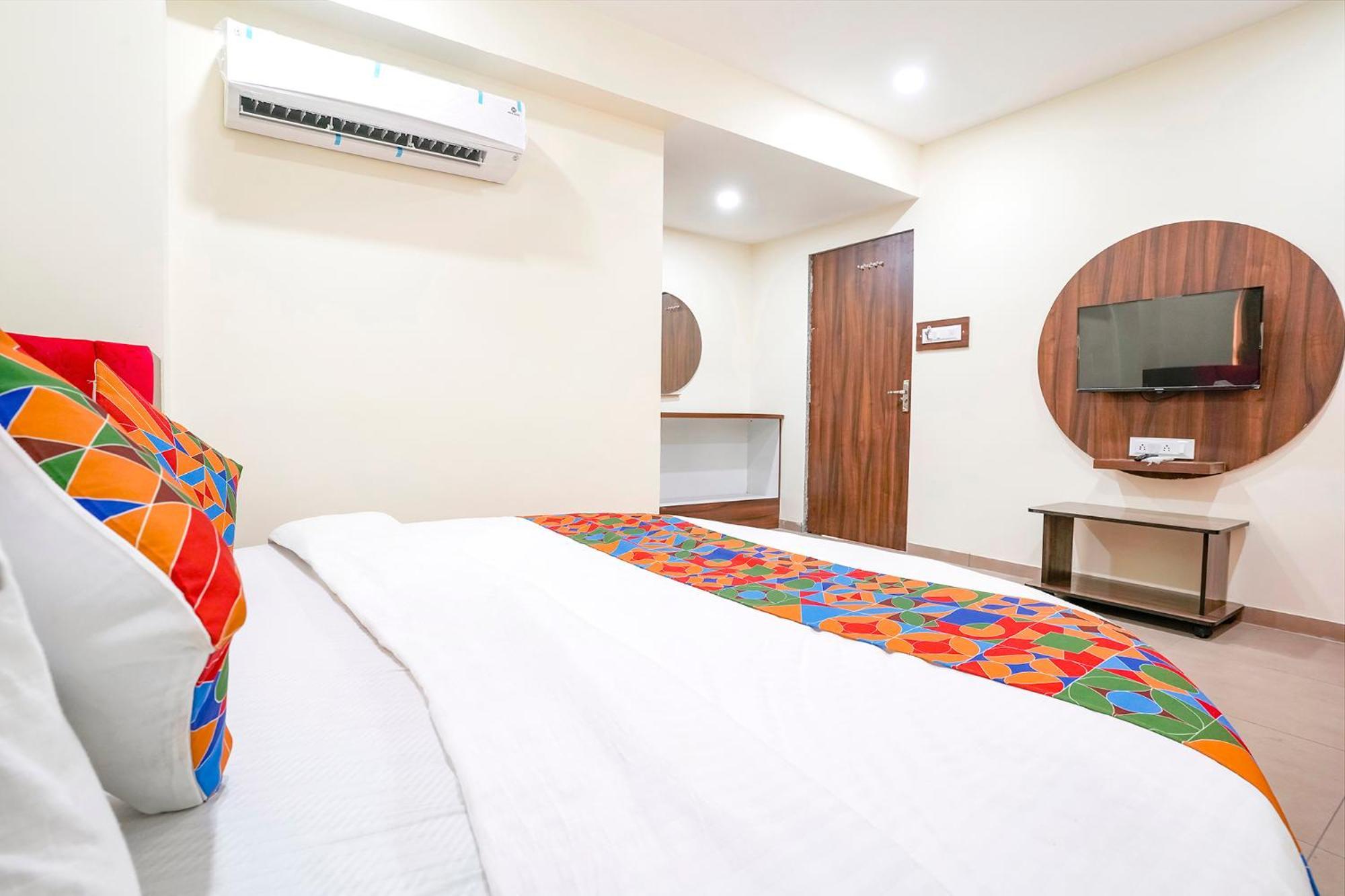 Fabhotel Hill Park I Vadodara Exteriör bild