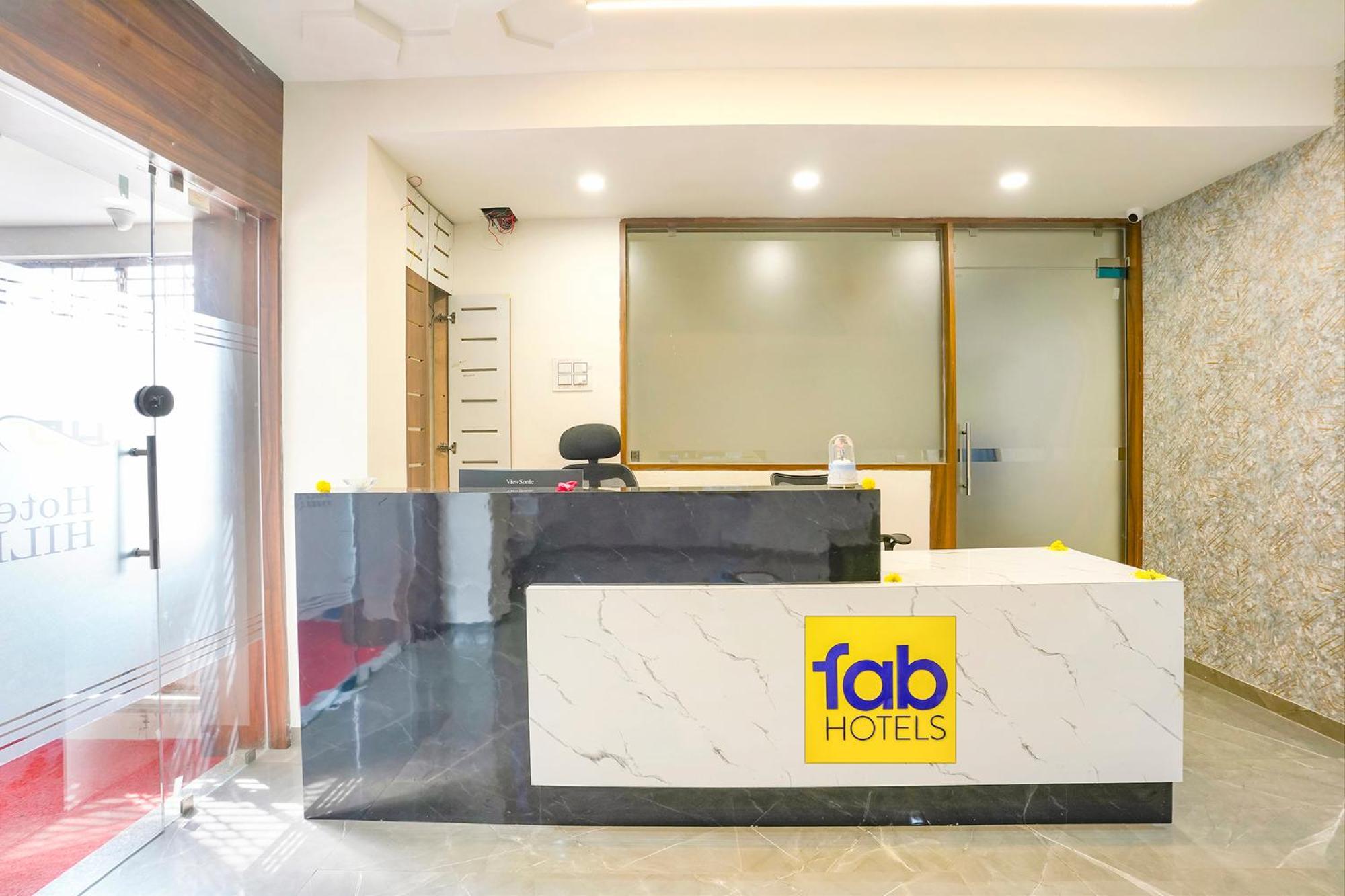 Fabhotel Hill Park I Vadodara Exteriör bild
