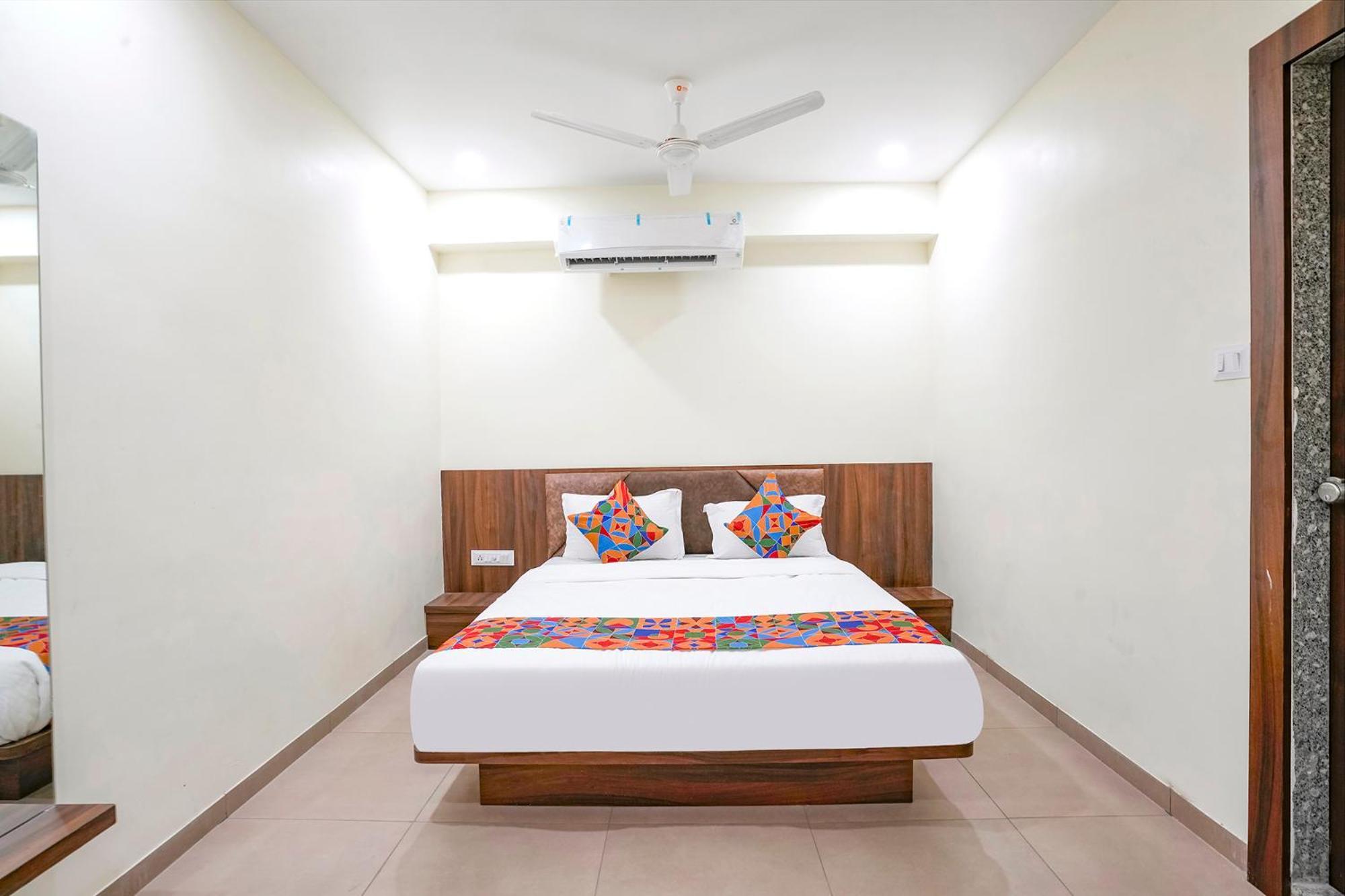 Fabhotel Hill Park I Vadodara Exteriör bild